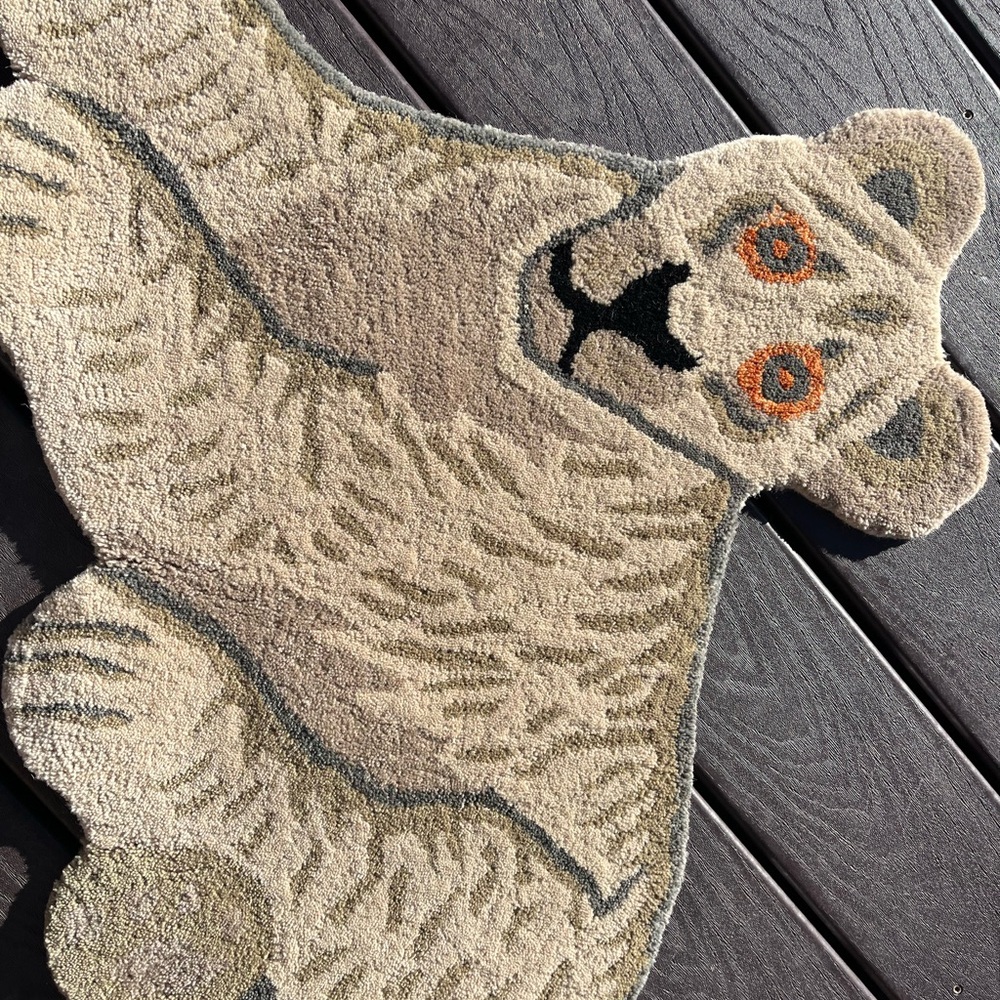 Lion Oushak Rug - Picture 3 of 6